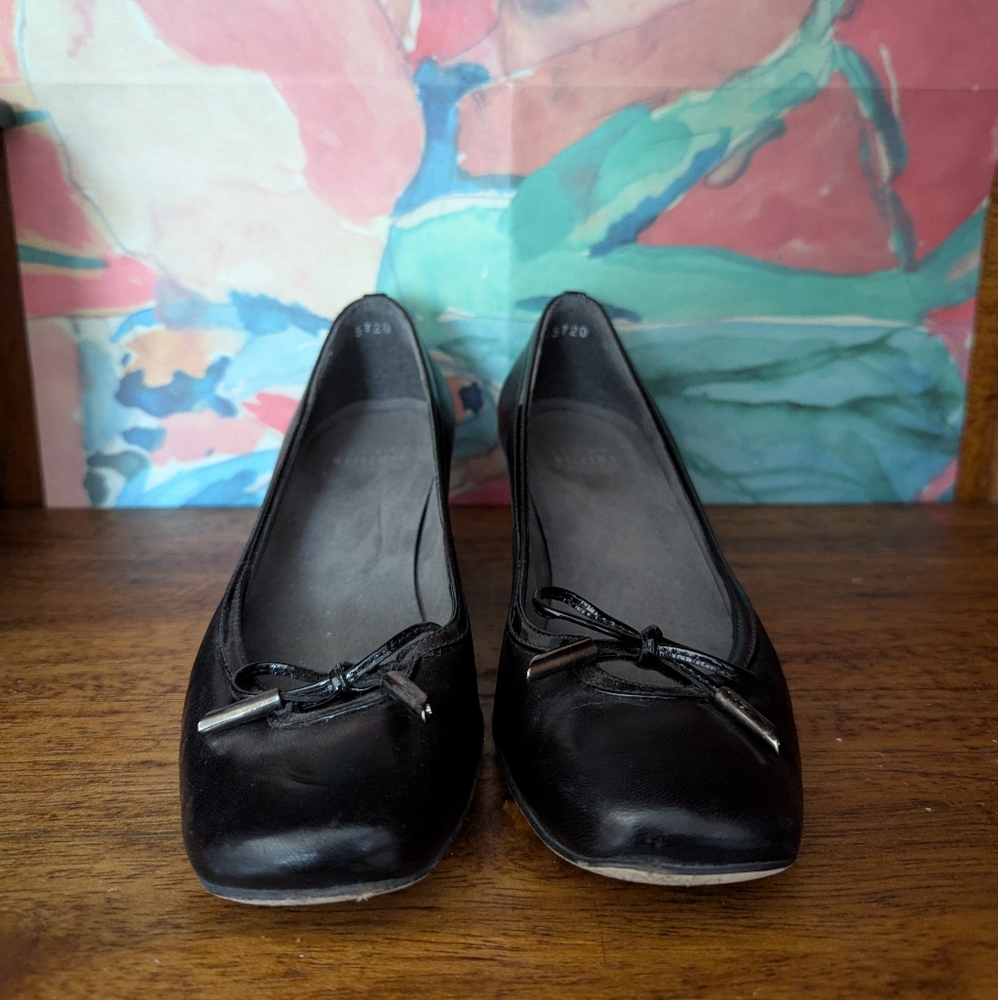 Stuart Weitzman Kitten Heel With Bow